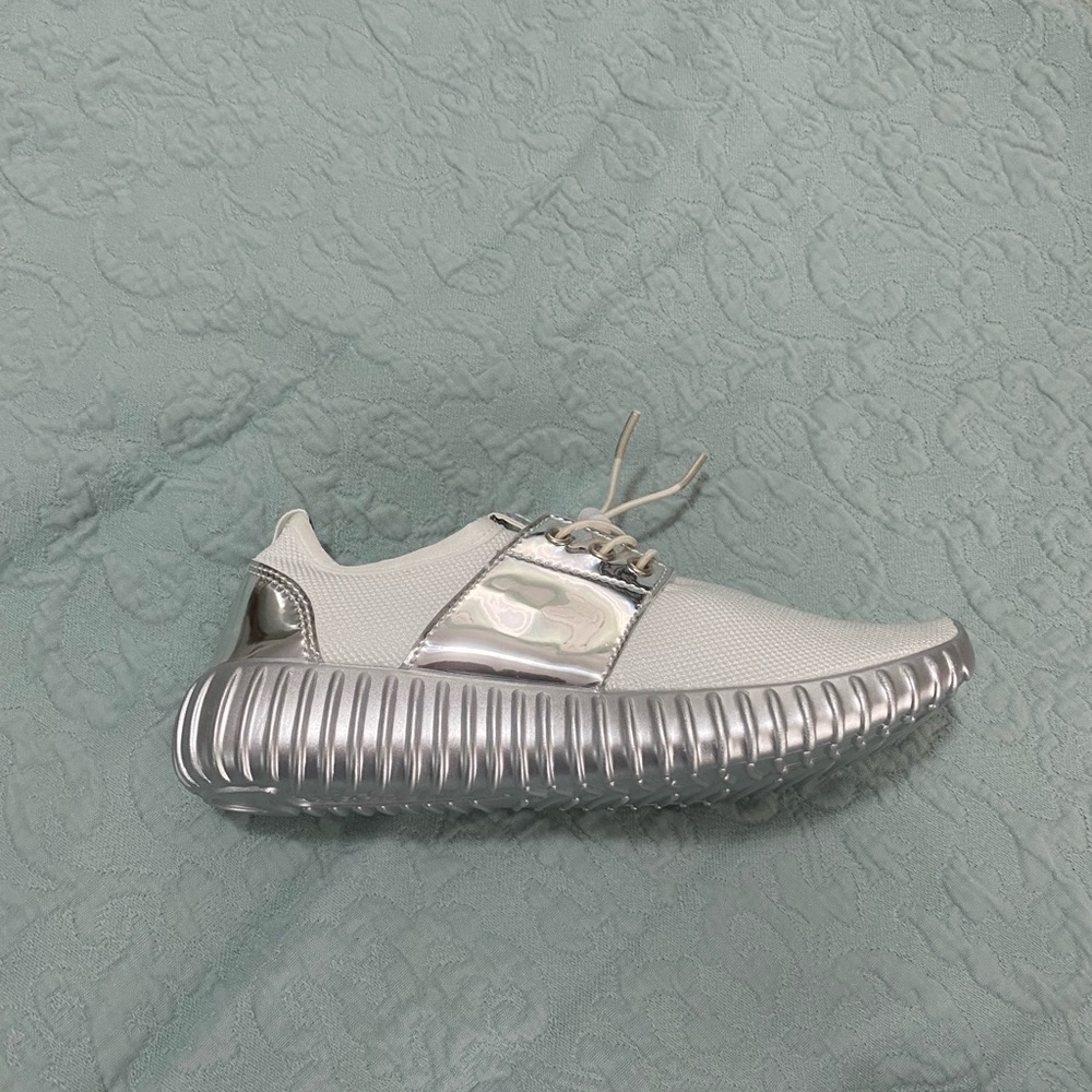 Size 36 Astra 2.0 tennis shoe